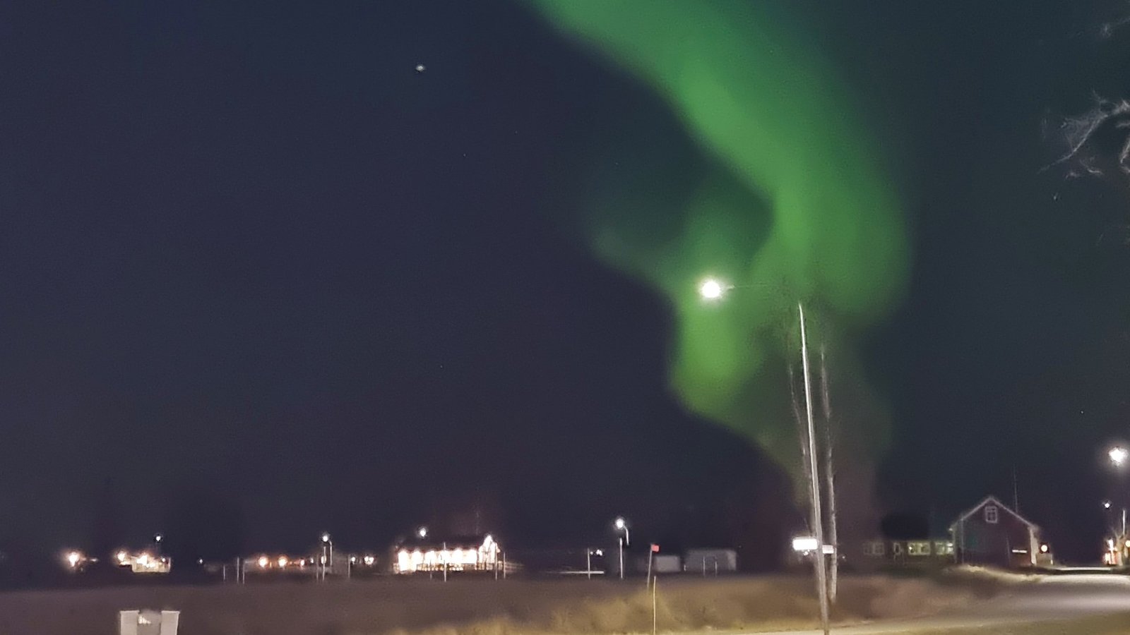 Norrsken över Stations Hotellet i Öjebyn, Piteå